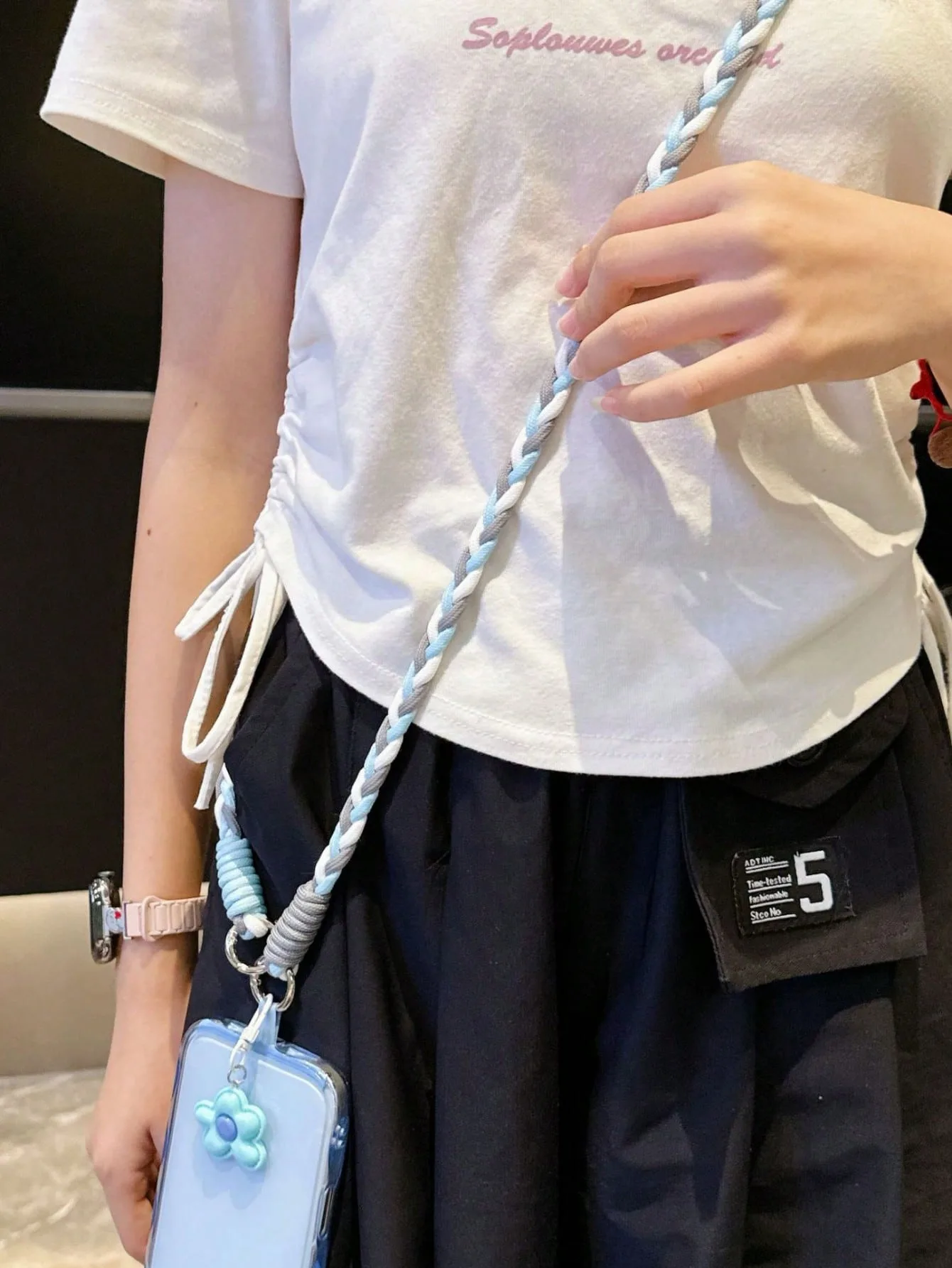 Candy Five-Petal Flower Phone Crossbody Lanyard Dopamine Style Short Phone Case Lanyard Hand-Woven Anti-Lost Phone Chain Pendant thumbnail 3
