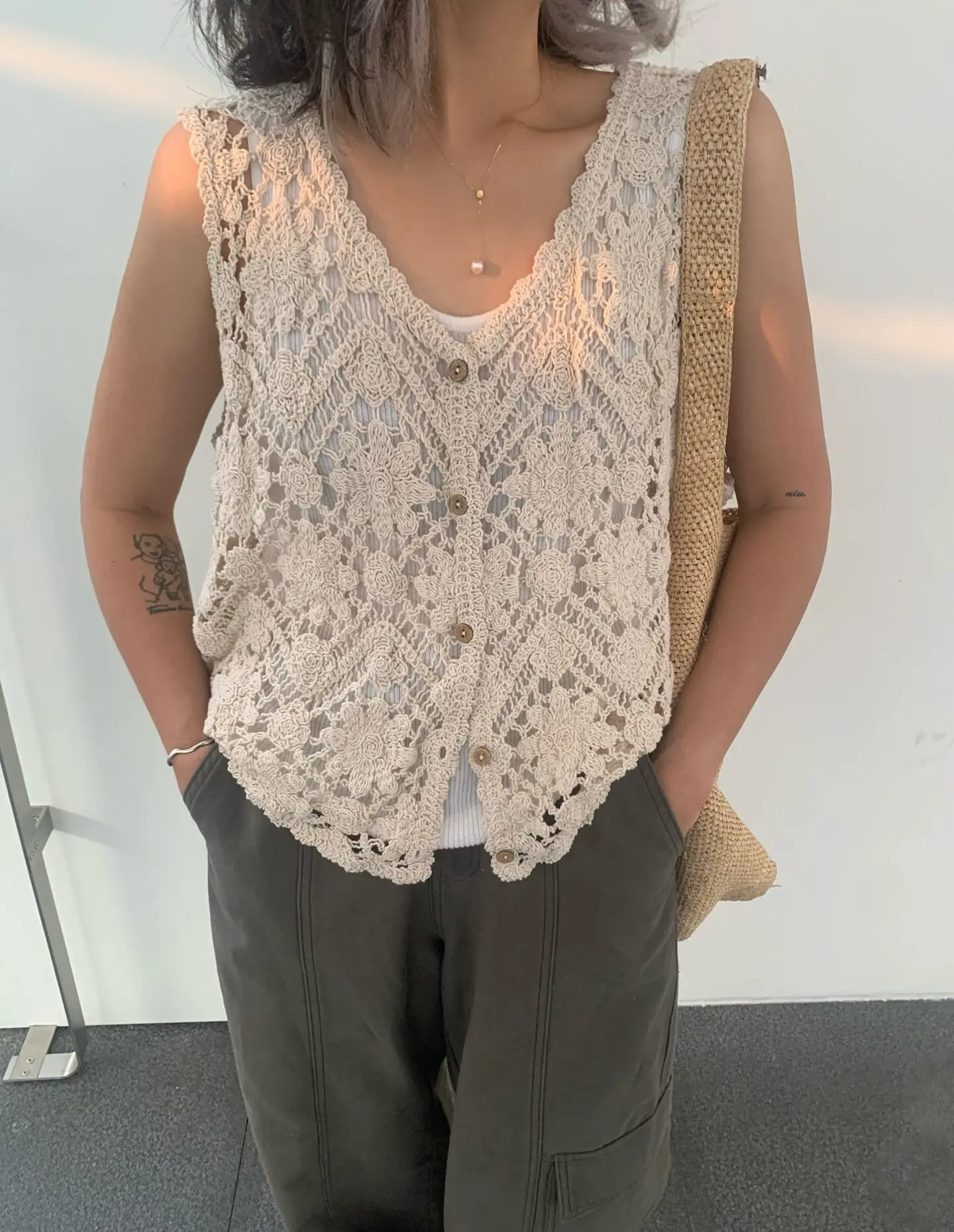 Embroidered Floral Crochet Vest for Women Hollow-out Open Knit Sleeveless Cardigan Boho Summer Festival Outfit thumbnail 2
