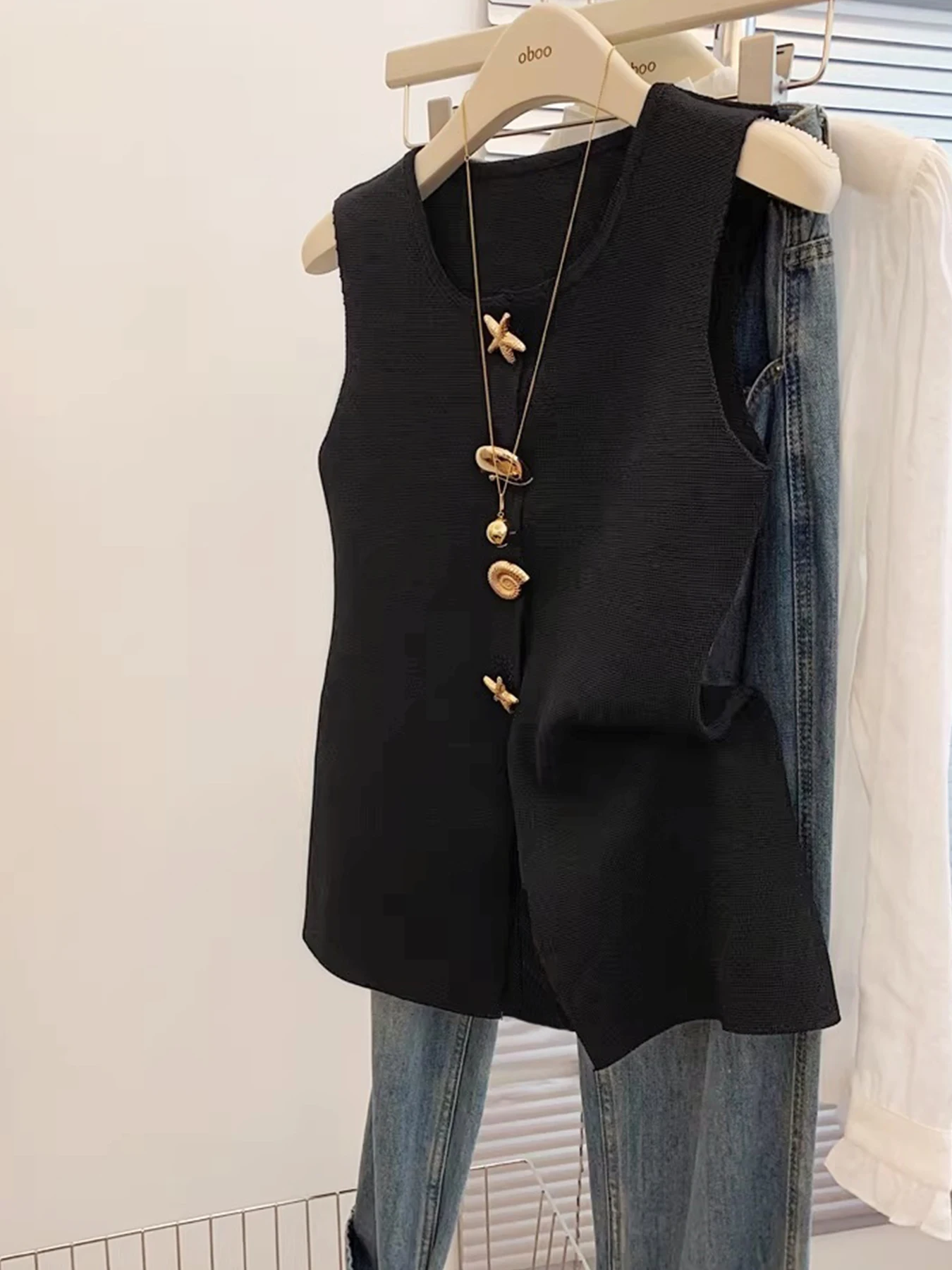 New Round Neck Knitted Vest for Women, Black Waist Cinched To Show Off Slimming Temperament, Commuting Sleeveless Cardigan Vest thumbnail 6