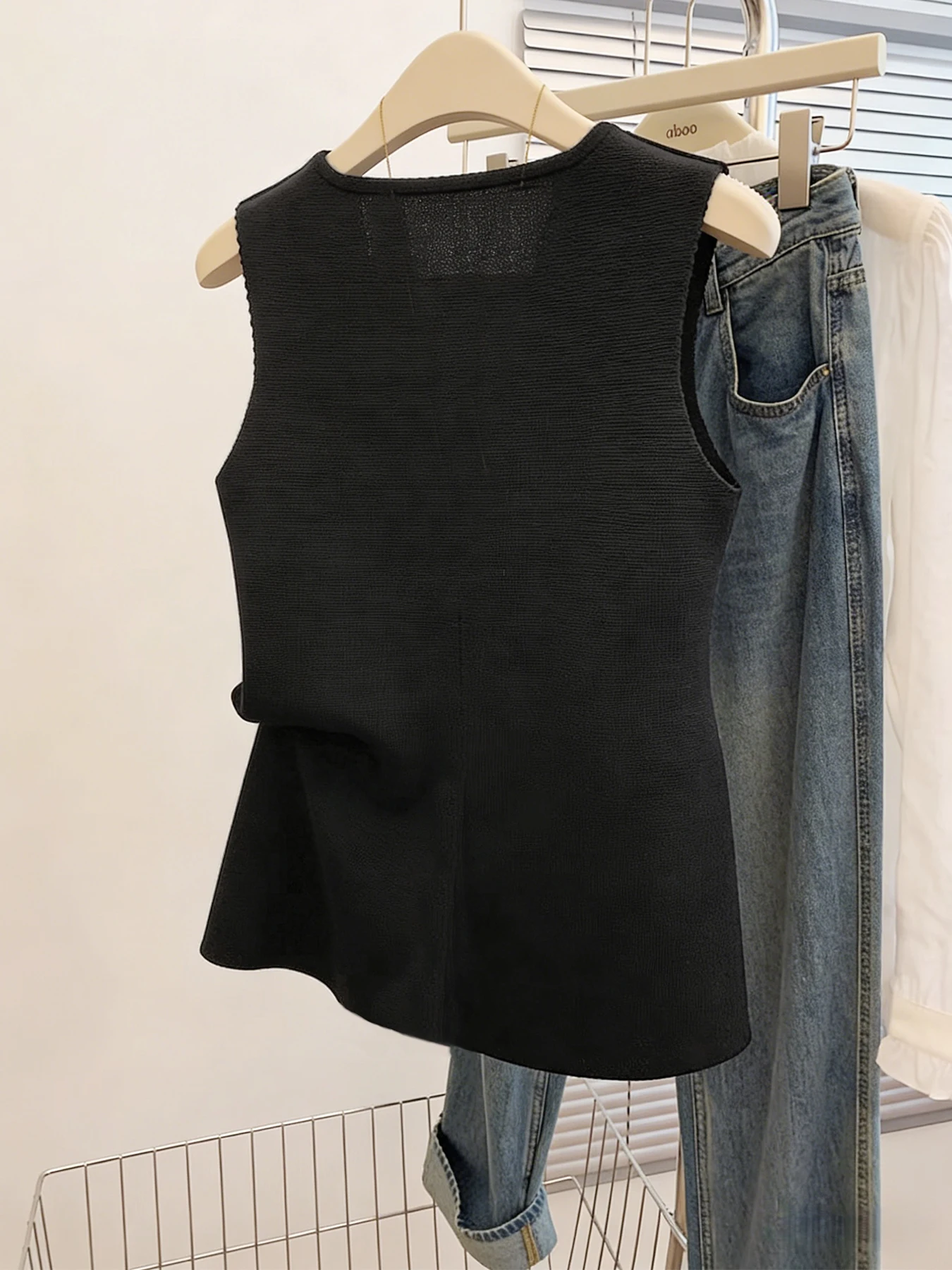 New Round Neck Knitted Vest for Women, Black Waist Cinched To Show Off Slimming Temperament, Commuting Sleeveless Cardigan Vest thumbnail 2