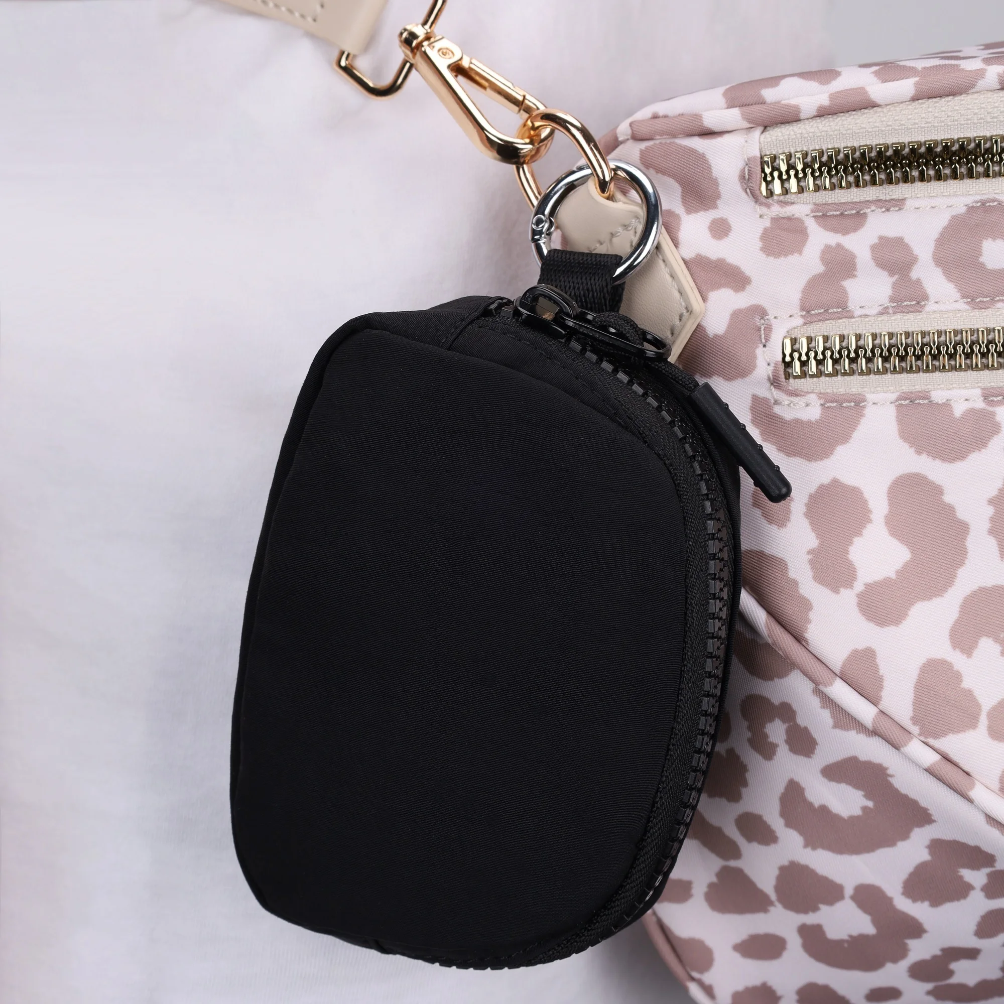 Everywhere Wrist Bag for women Portable Light Weight Purse Mini Lipstick Storage Bag with Detachable  Strap for Enjoy Sports and thumbnail 5