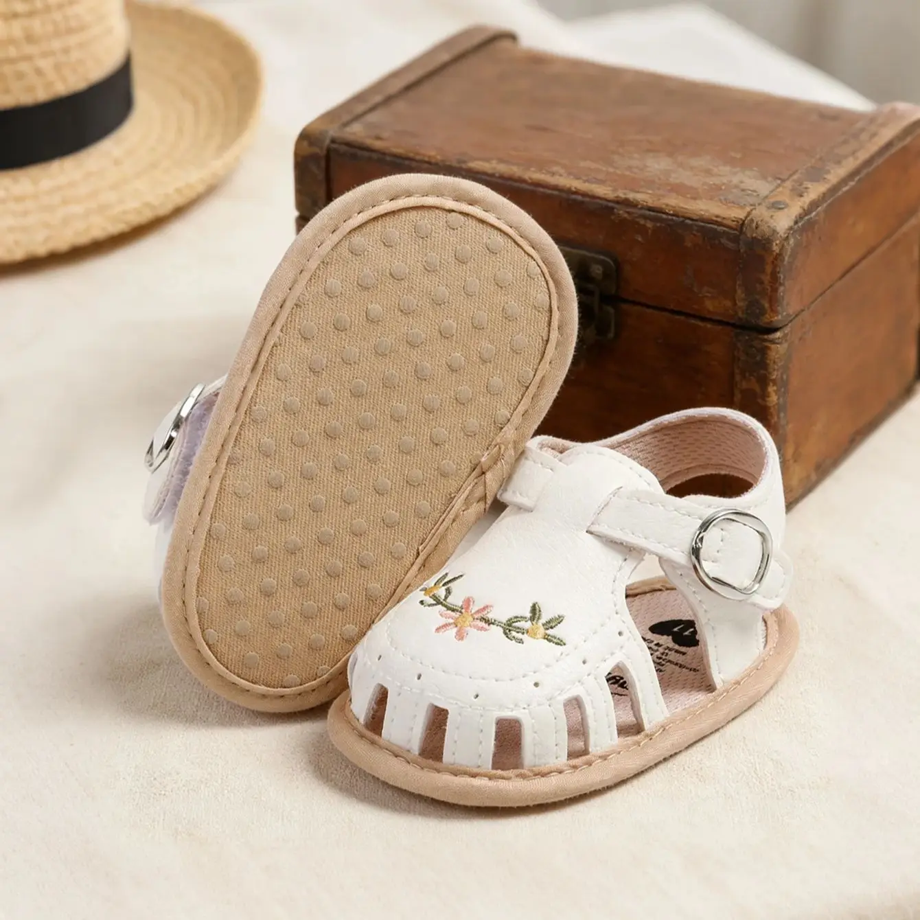 Female baby sandals comfortable and high-end summer outdoor casual shoes embroidered newborn walking shoes thumbnail 5