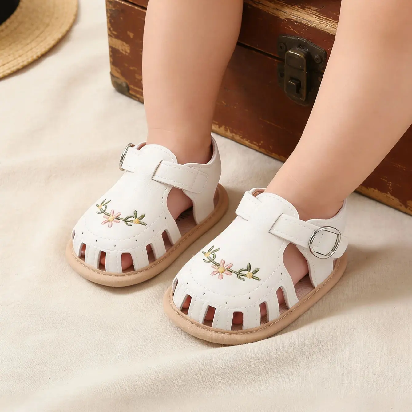 Female baby sandals comfortable and high-end summer outdoor casual shoes embroidered newborn walking shoes thumbnail 6