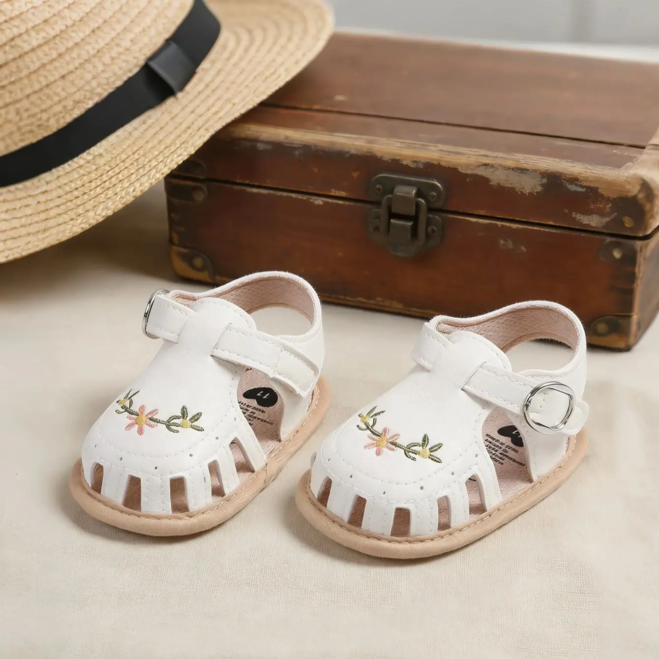Female baby sandals comfortable and high-end summer outdoor casual shoes embroidered newborn walking shoes thumbnail 2