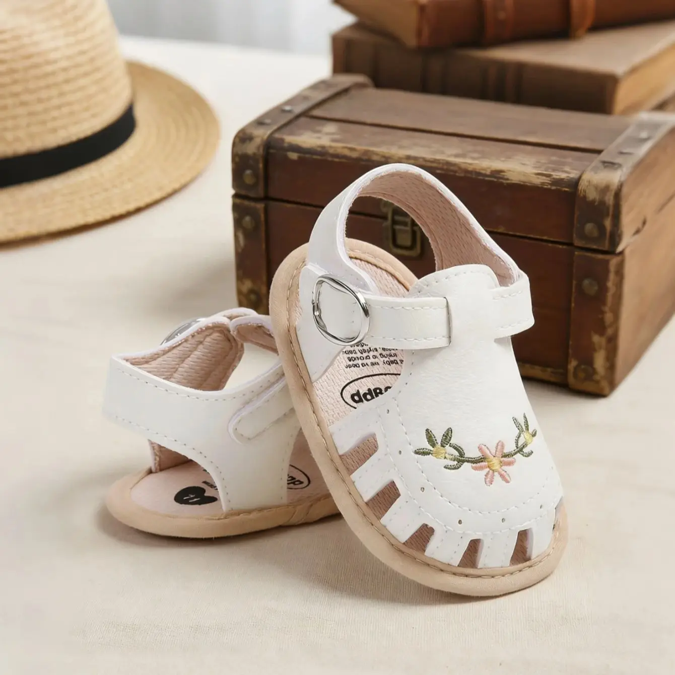 Female baby sandals comfortable and high-end summer outdoor casual shoes embroidered newborn walking shoes thumbnail 4