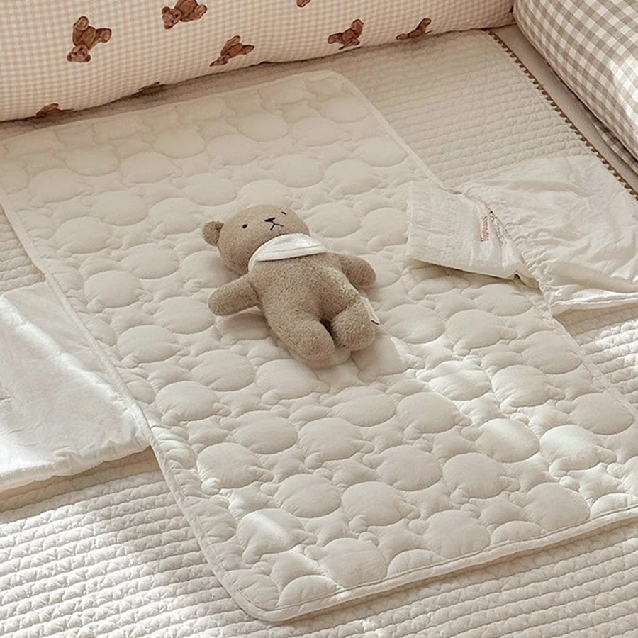 Baby Waterproof Changing Pad Multifunctional Portable Diaper Mat Foldable Travel Pee Pad With Diaper Bag thumbnail 5