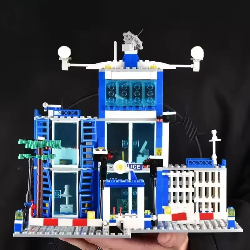 760PCS City SWAT Police Station Building Blocks Model Sets Boys DIY Car Figures Bricks Educational Toys For Children Adult Gifts thumbnail 4