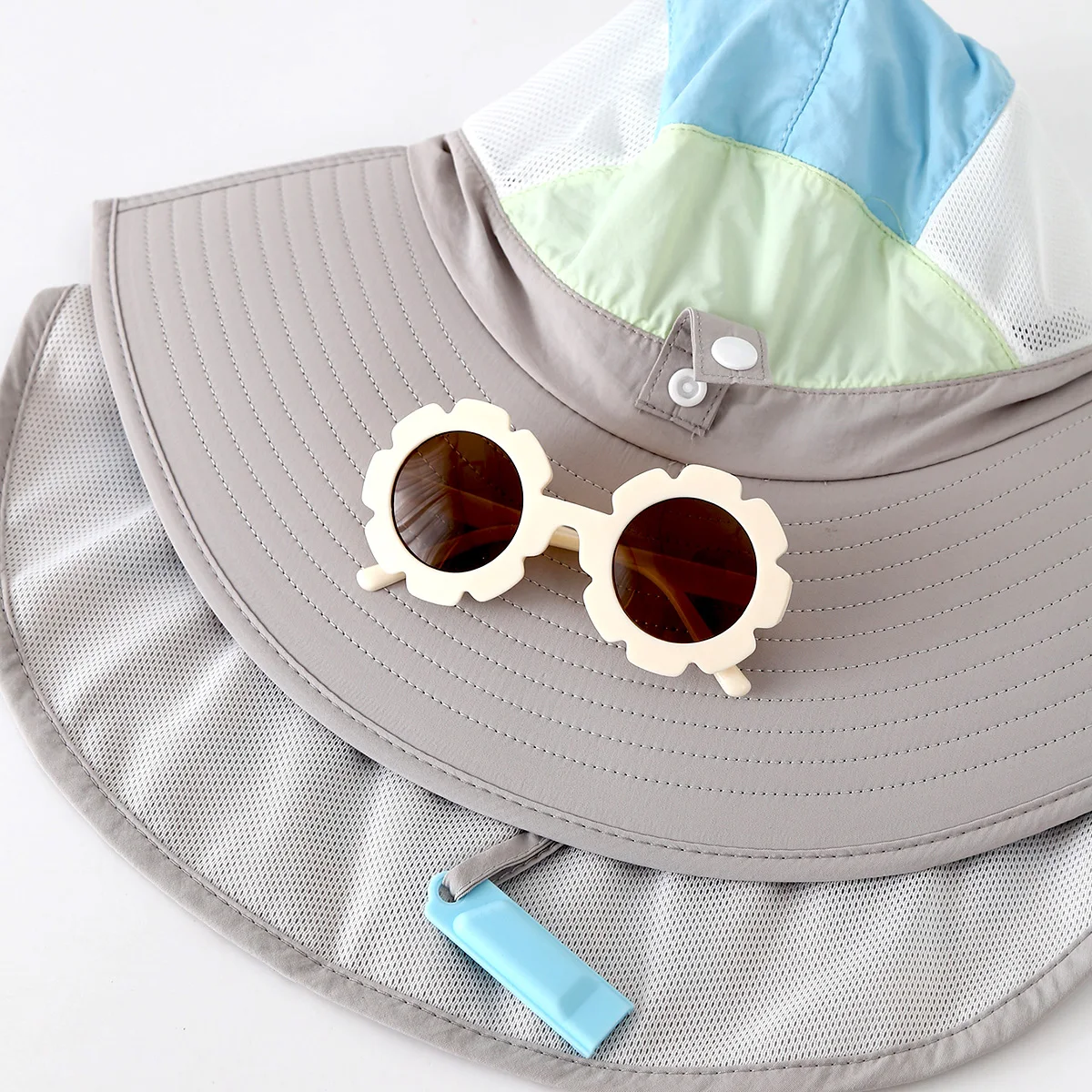 4-8 Years Old Children's Hat Cartoon with Sunglasses Whistle Fisherman Hat for Summer Boy Girl Outdoor Shawl Sunscreen Shade Hat thumbnail 4