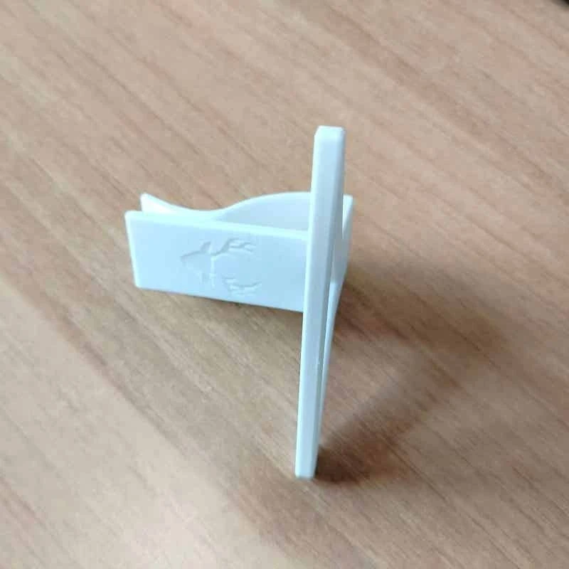 Paint Brush Wipe Tool Reusable Plastic Paint Bucket Edge Clip Scraper for DIY Painting Projects thumbnail 3