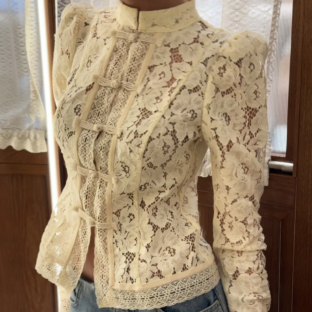 Summer new hot selling European and American fashionable temperament commuting lace hook flower stand collar slim design shirt f thumbnail 4