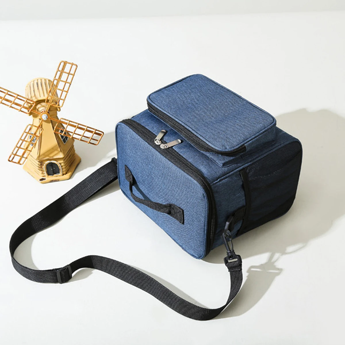 Blue insulated lunch bag, waterproof Oxford refrigerated tote bag with shoulder strap, suitable for work thumbnail 3