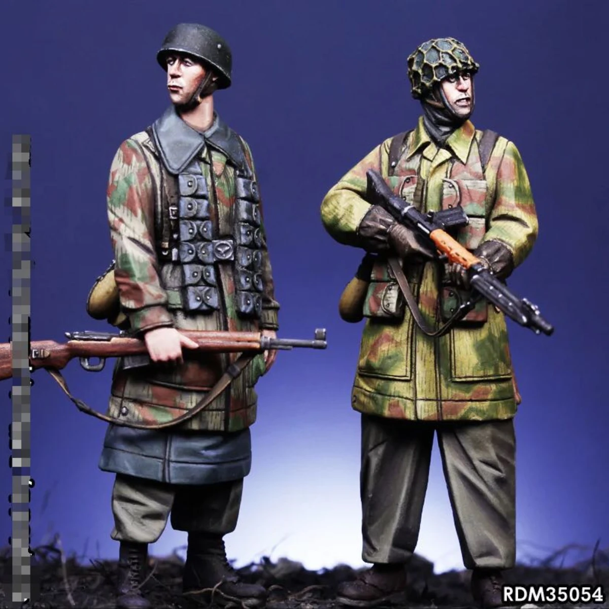 1/35 resin soldier model GK German paratrooper unassembled and unpainted DIY kit 719