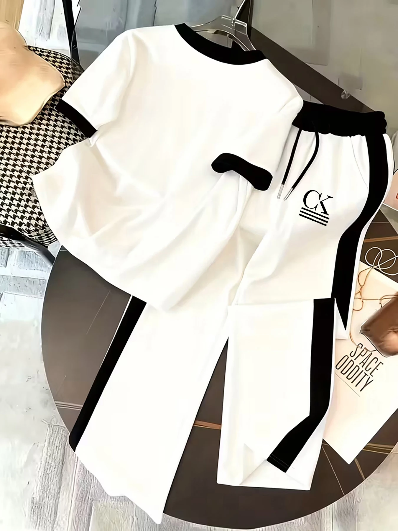 Summer Breathable Thin Color-Blocked Casual Sports Suit, Printed Short-Sleeved Shorts Two-Piece Set, Refreshing and Age-Reducing Outfit thumbnail 5