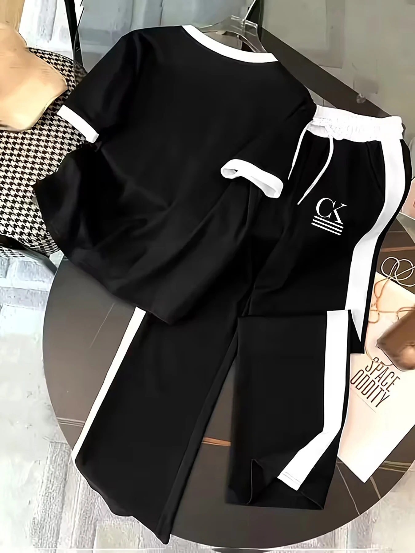 Summer Breathable Thin Color-Blocked Casual Sports Suit, Printed Short-Sleeved Shorts Two-Piece Set, Refreshing and Age-Reducing Outfit thumbnail 4