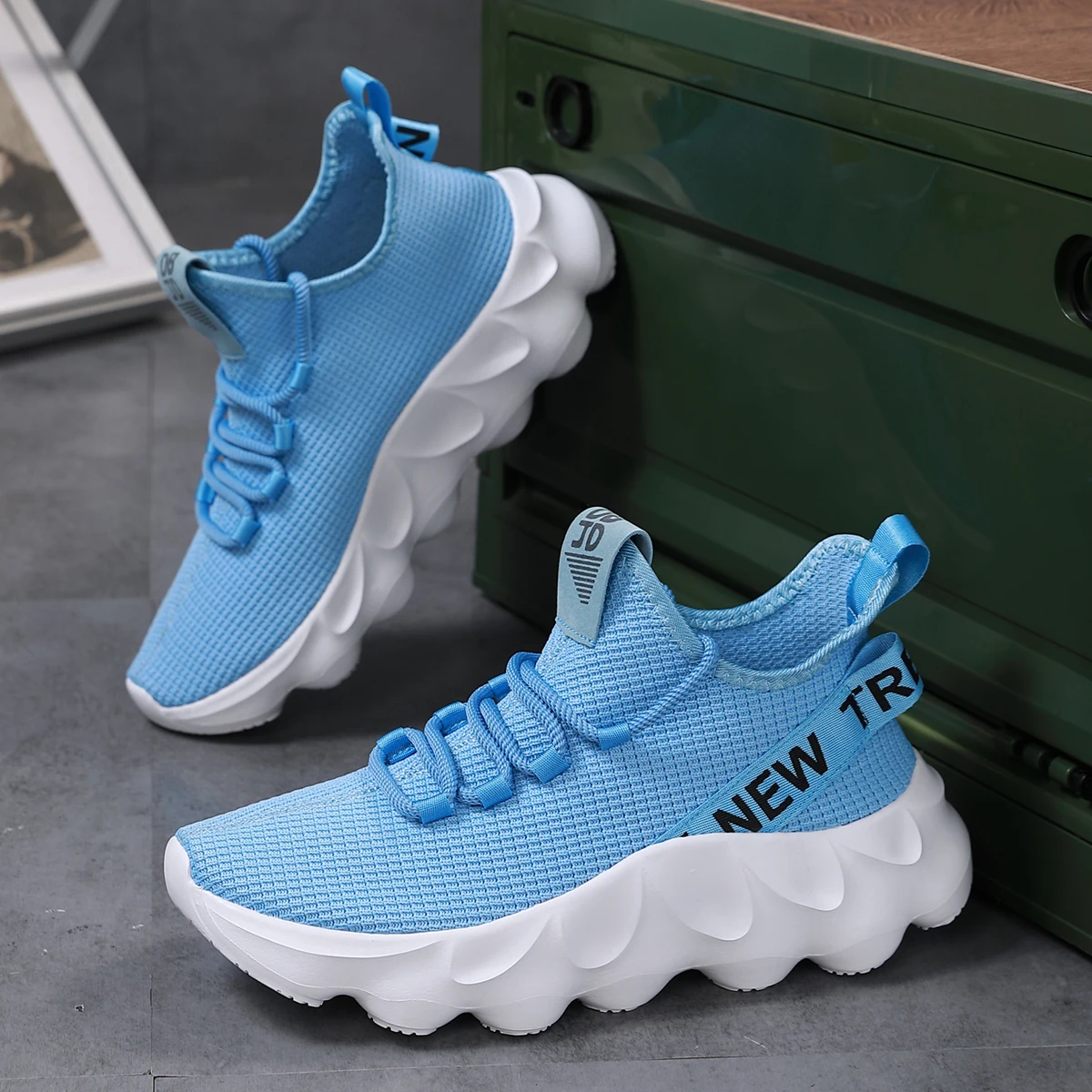 Men's Large Size Outdoor Hiking And Running Shoes Comfortable Casual Versatile Fashionable Sports Shoes for Couples Training thumbnail 2