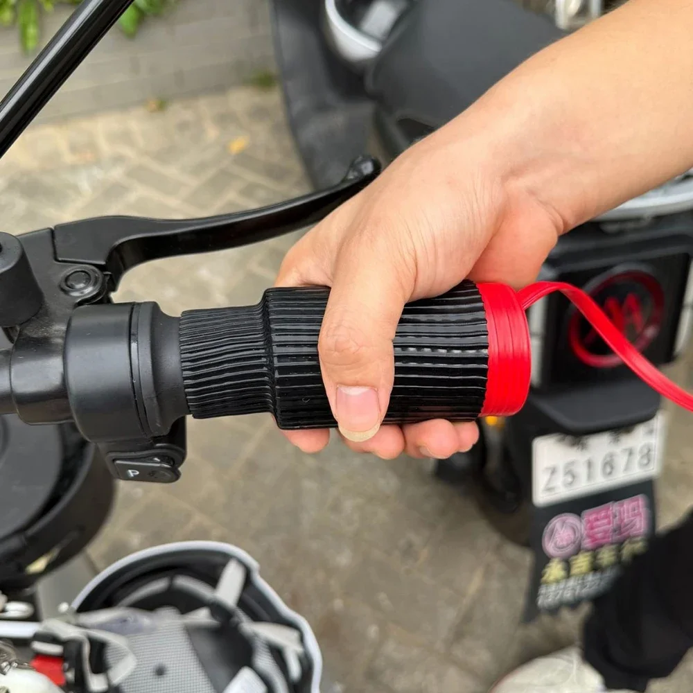 1/2pcs Universal Motorcycle Handlebar Brake Cover Non-Slip Silicone Motor Riding Equipment Protective Cover for Enhanced Grip thumbnail 6