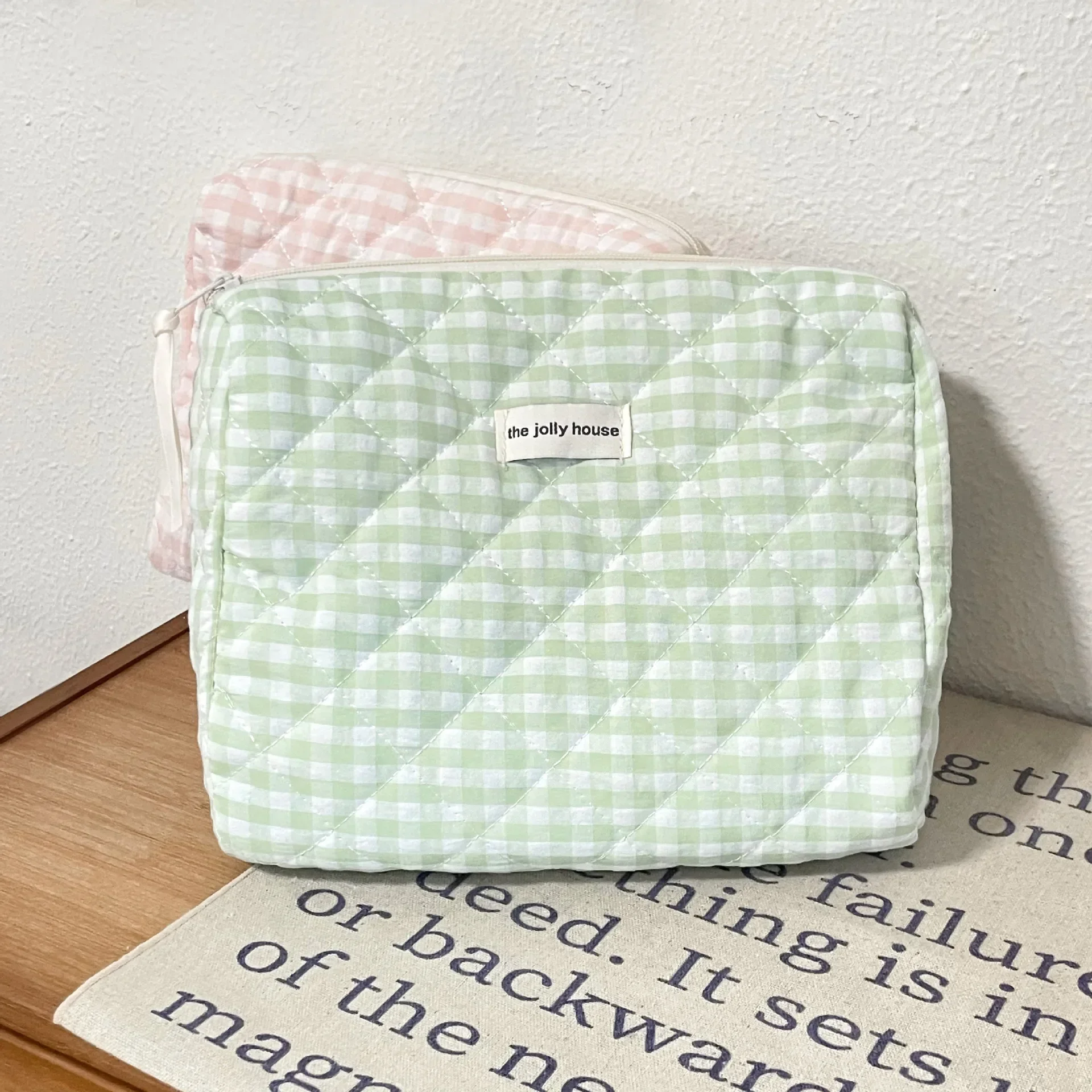 D light green