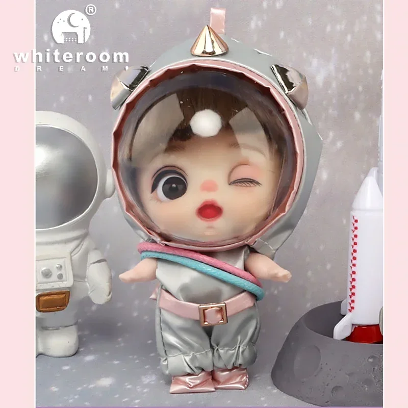 Astronaut 002 silver