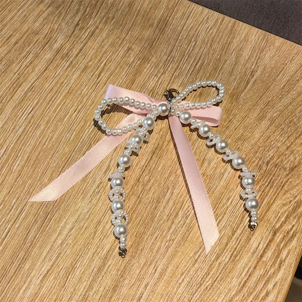 Large ribbon bow