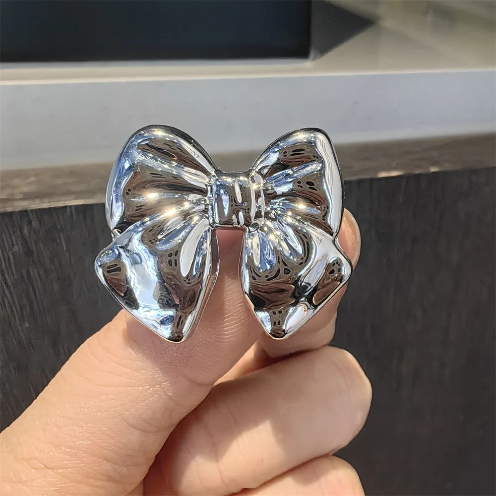Silver Glossy Bow 1