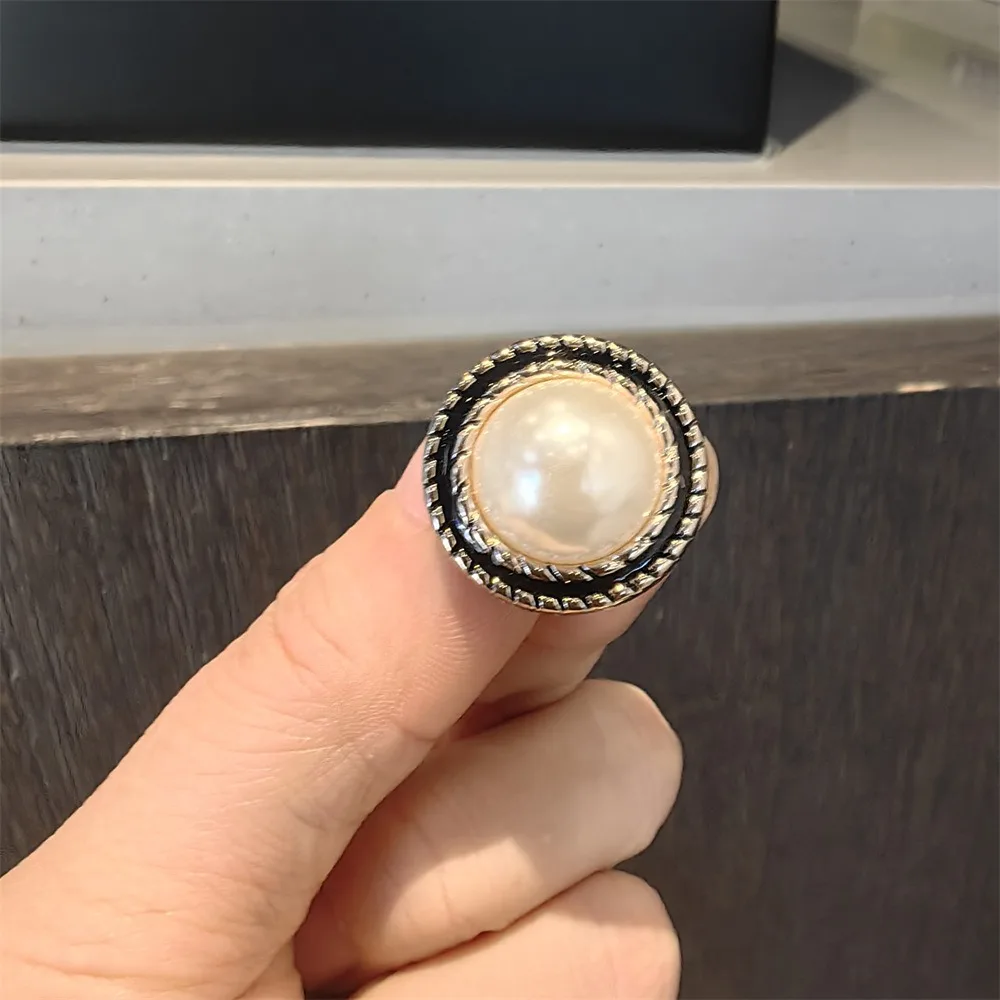 Black round pearl