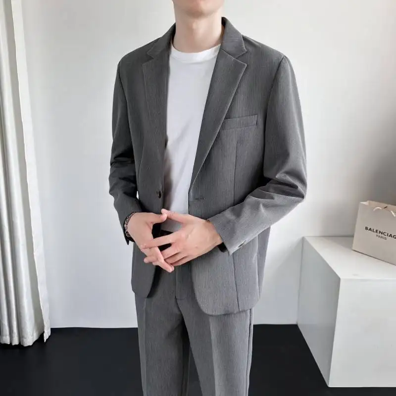 Gray [suit]