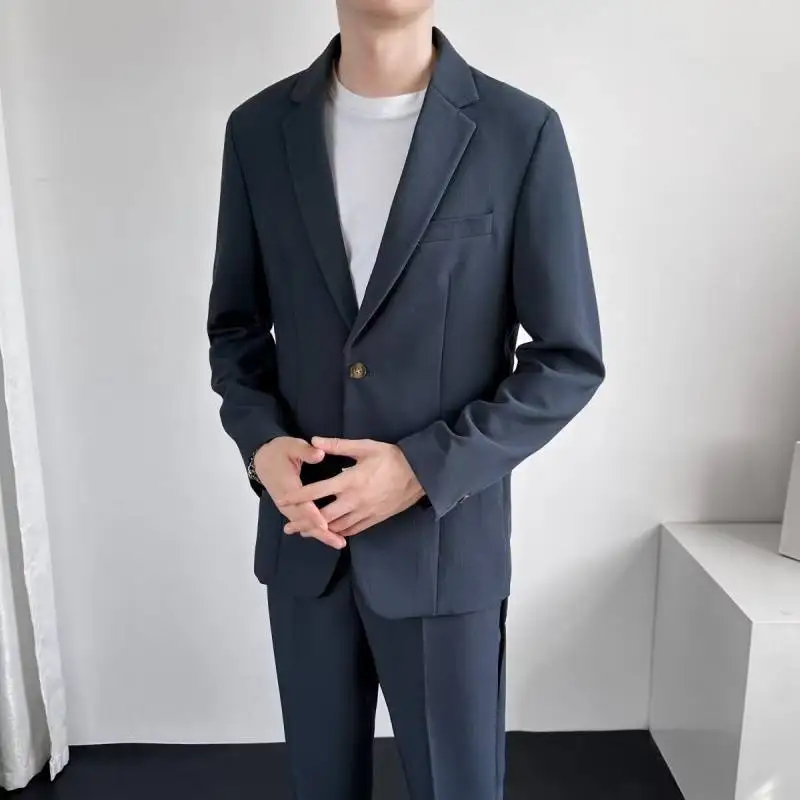 Gray blue [suit]