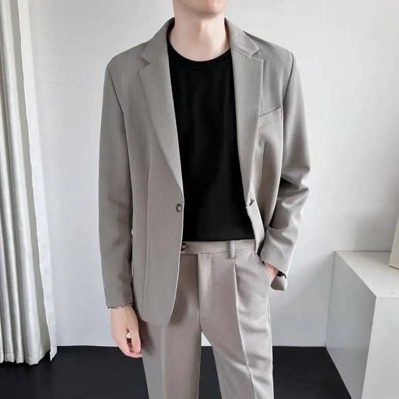 Apricot [suit]