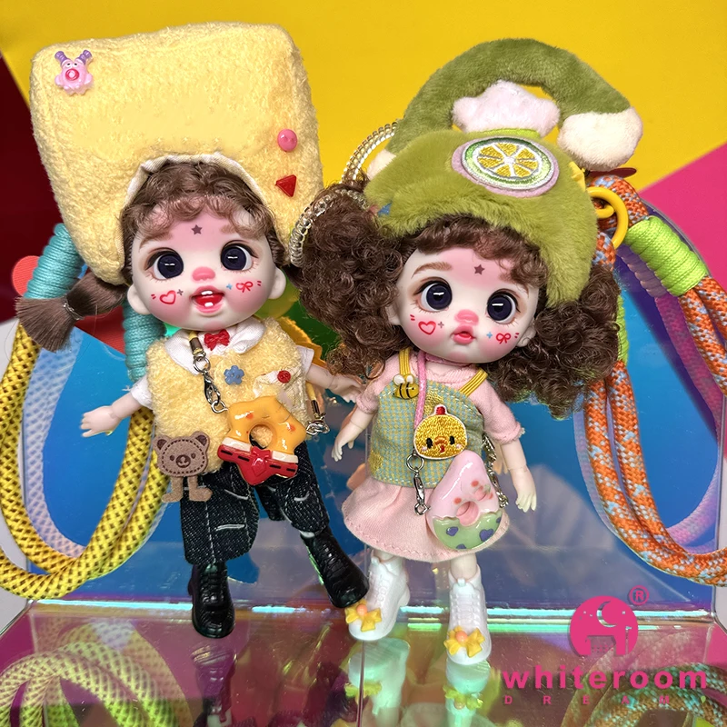 2 dolls G
