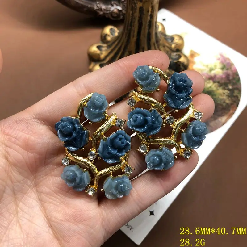 OM148 stud earrings