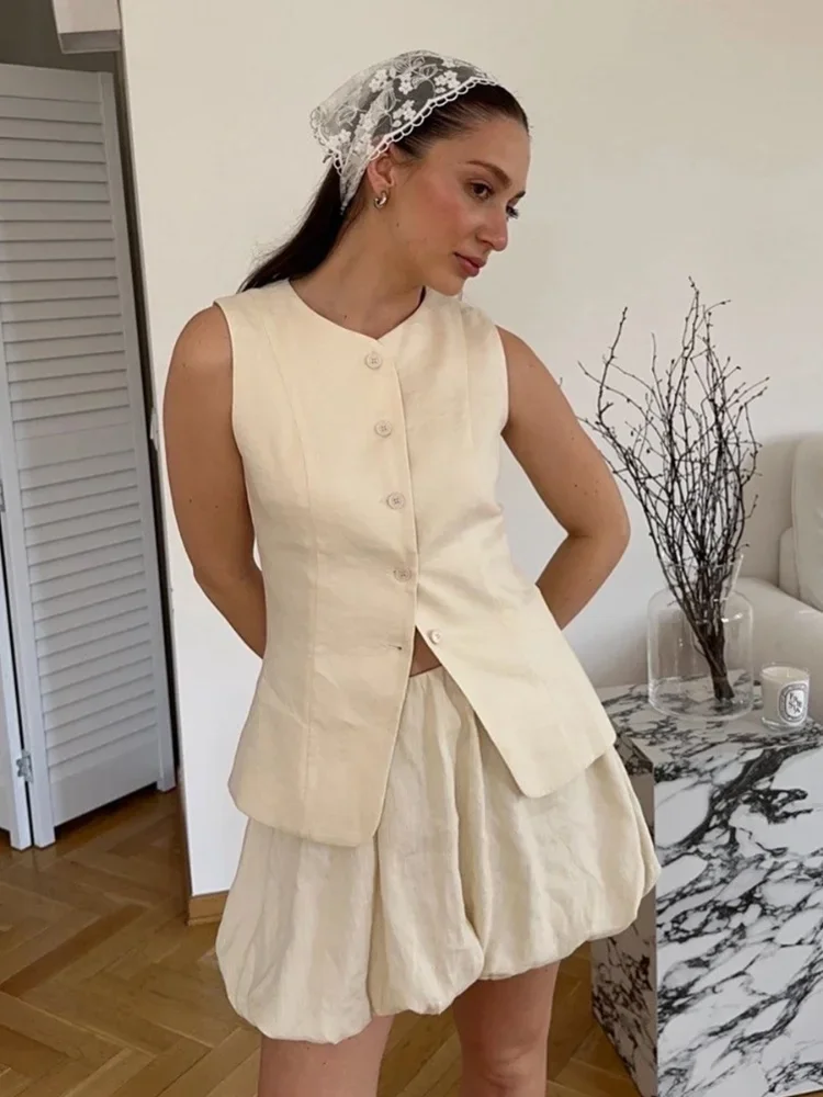 Apricot color